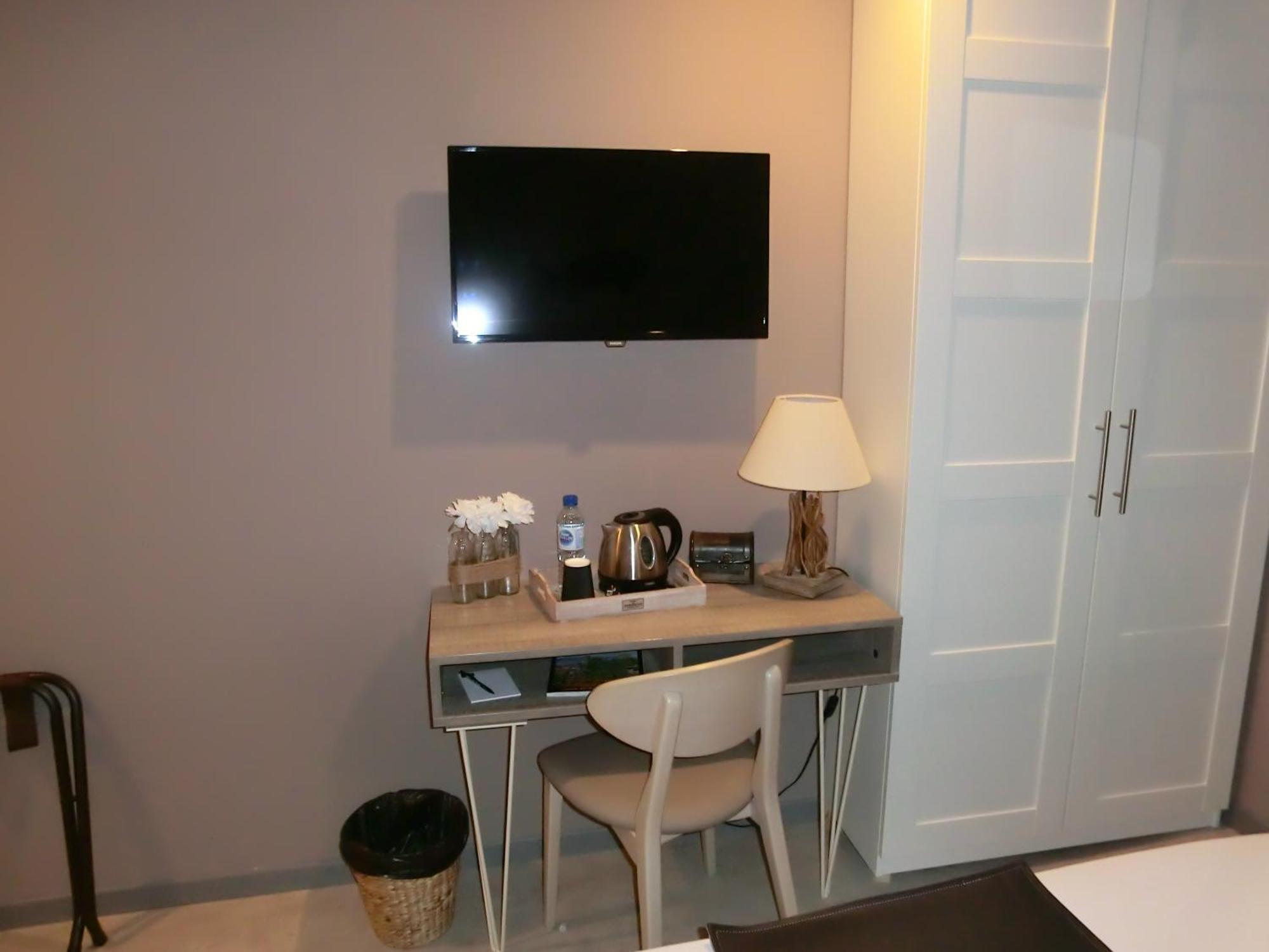 Hotel Sur Le Quai Port Vendres Room photo