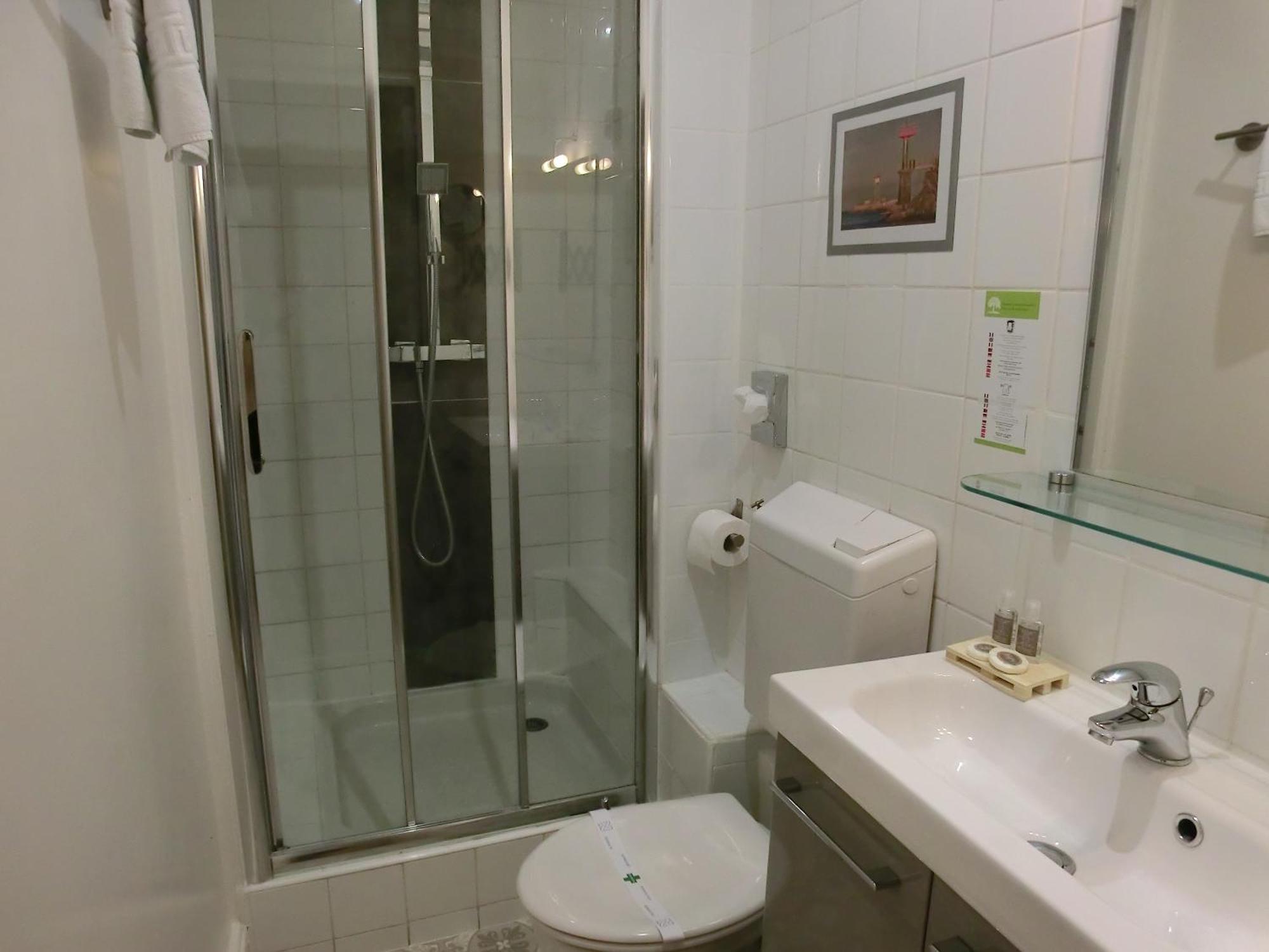 Hotel Sur Le Quai Port Vendres Room photo
